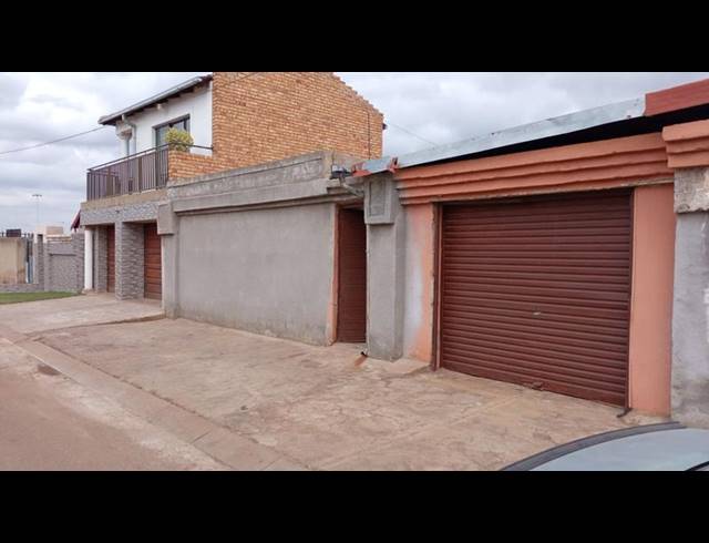 3 BEDROOM HOUSE FOR SALE IN PROTEA NORTH